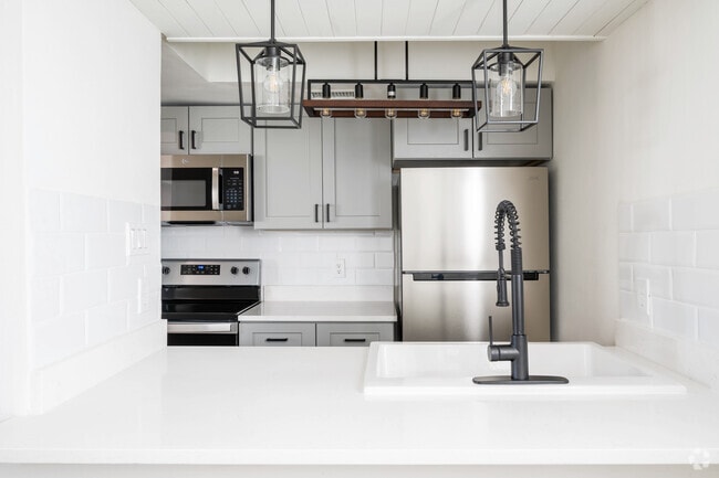 1BR, 1BA _ 724SF - Anderson Square Gardens