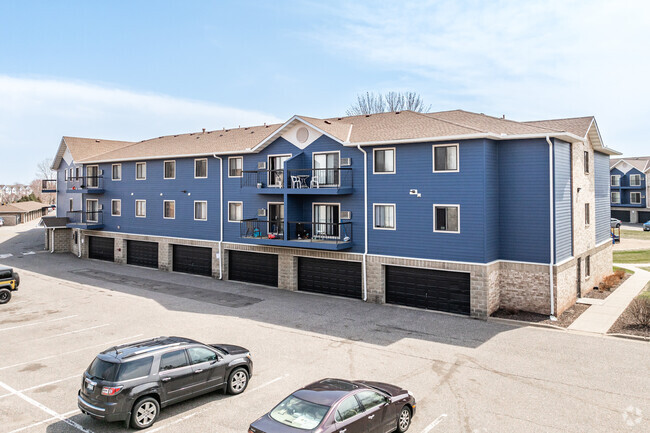 Foto del edificio - Champlin Drive & Elmcreek