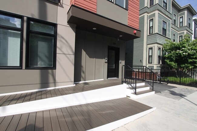 Building Photo - 160 Allston St