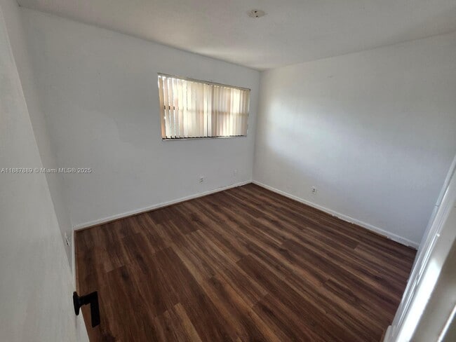 Foto del edificio - 3252 Foxcroft Rd