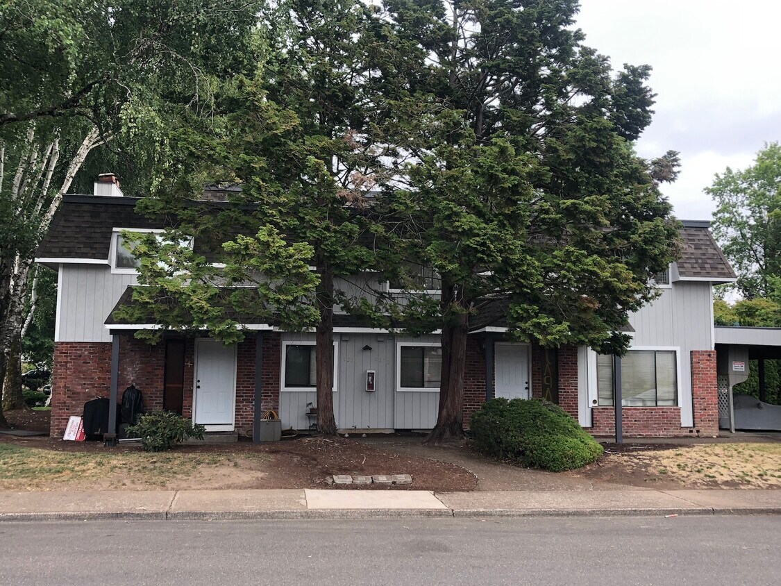 Primary Photo - 4290 Meadowbrook Court Northeast, Unit 4294