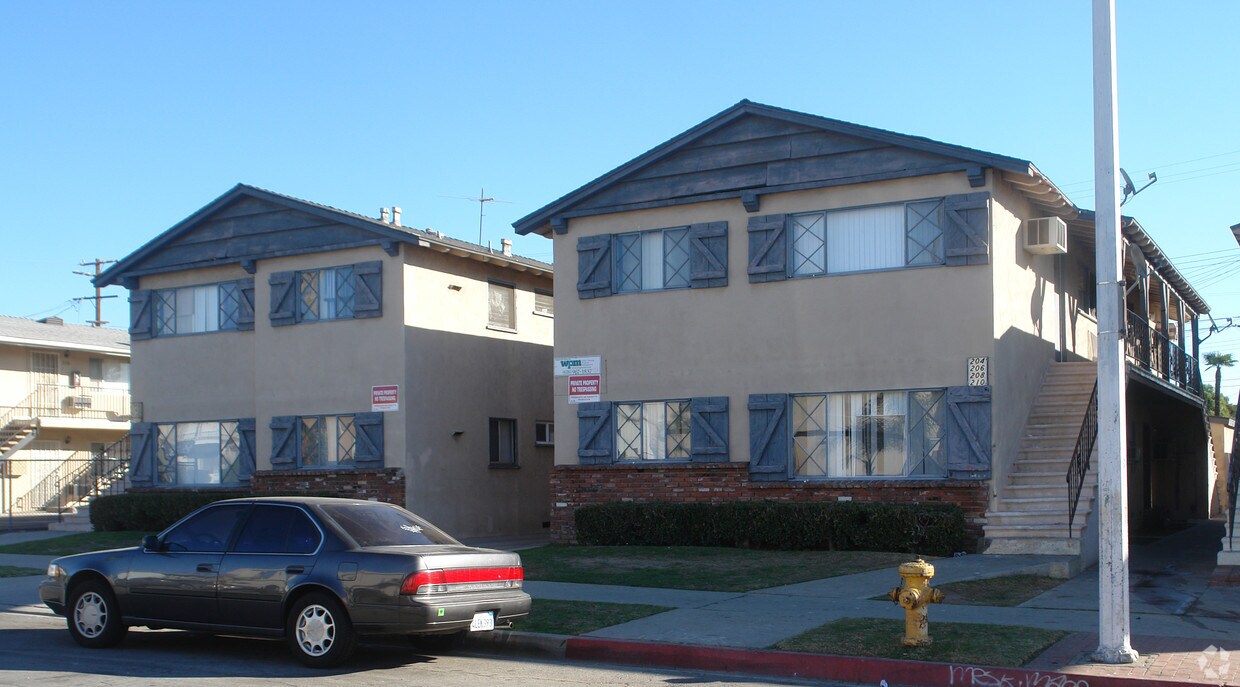 Primary Photo - 204-210 N Vecino Dr