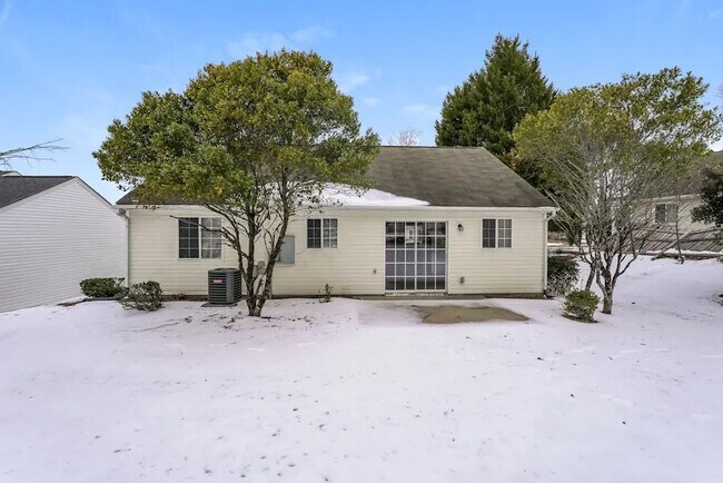 Foto del edificio - 2693 Stratford Lake Ct