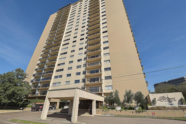 Building Photo - 2929 Buffalo Speedway