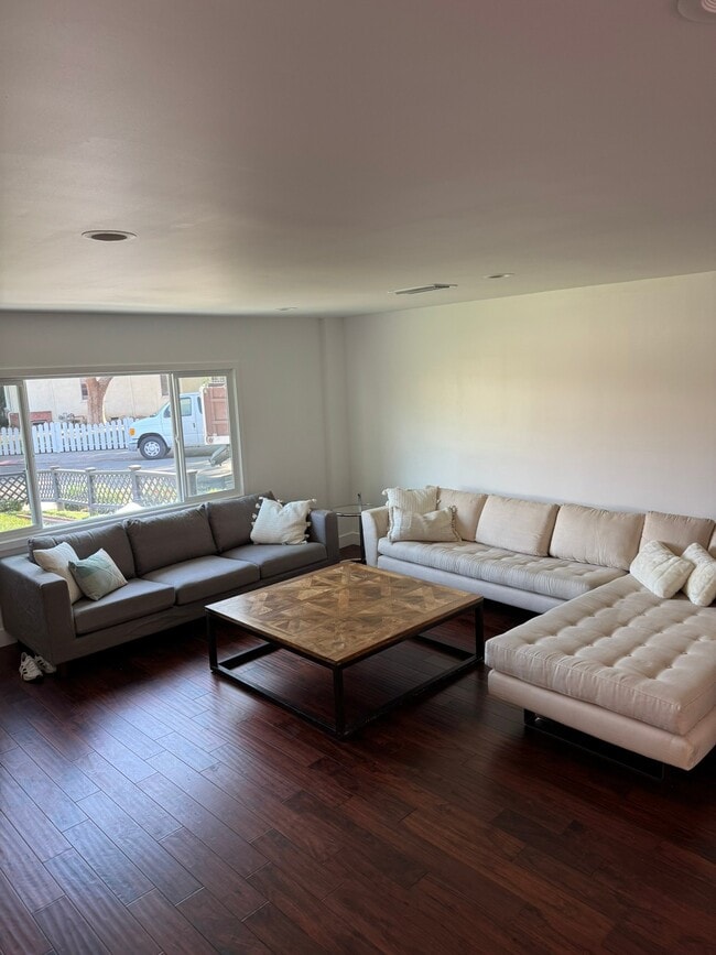 Photo - 11731 Woodbine St (Los Angeles, CA) House