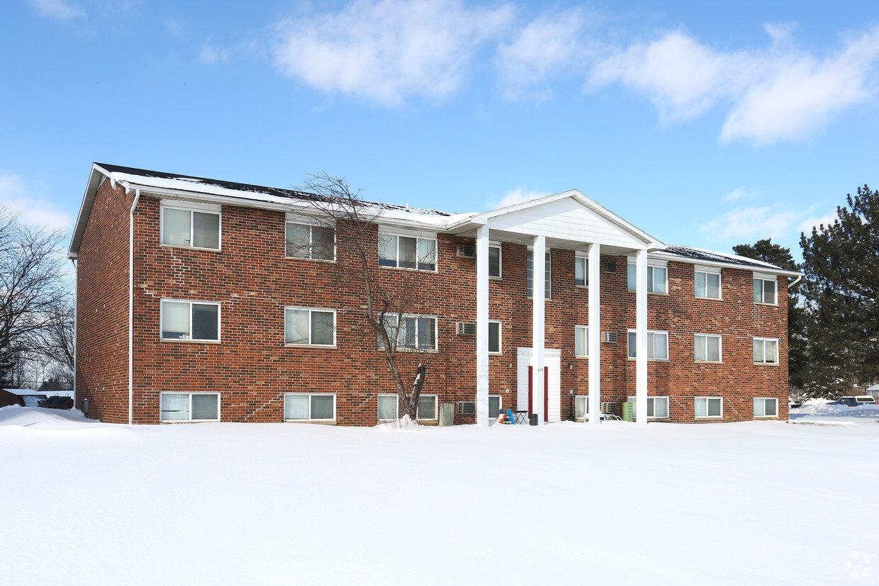 Primary Photo - Colonial Estates Apartments