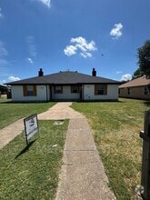 Building Photo - 996 Meadow Cir S