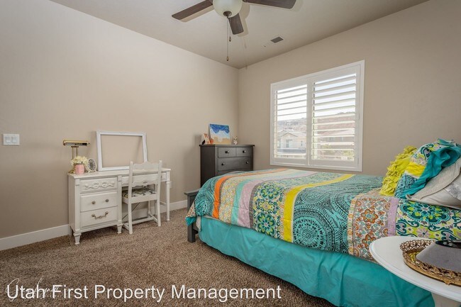 Building Photo - 4 br, 3.5 bath House - 2751 E Auburn Drive
