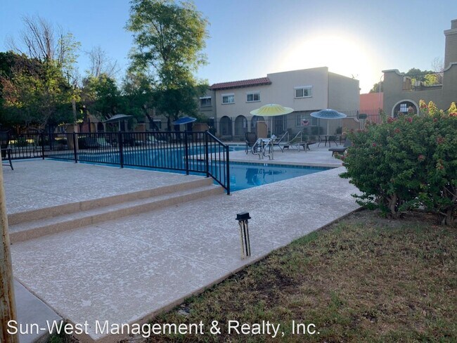 Building Photo - 3 br, 1.5 bath House - 2831 E. Fairmount A...