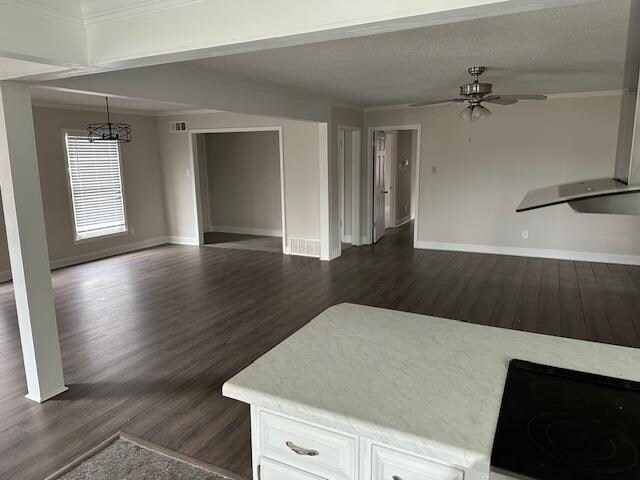 Building Photo - 2552 Cardigan Dr