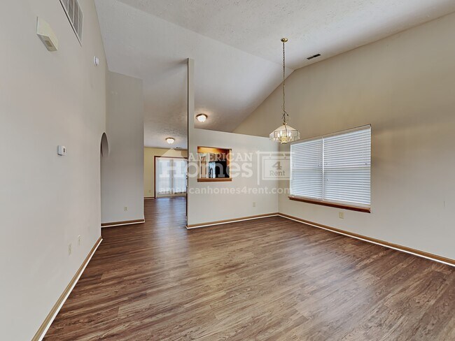 Building Photo - 1475 Butternut Circle