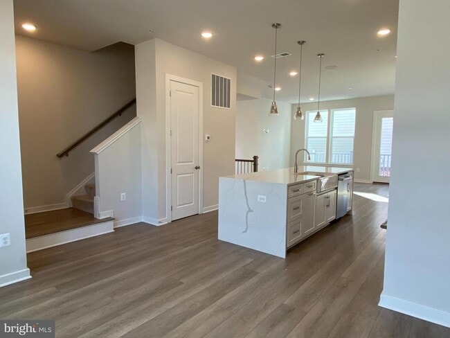 Foto del edificio - 16356 Columbus Ave