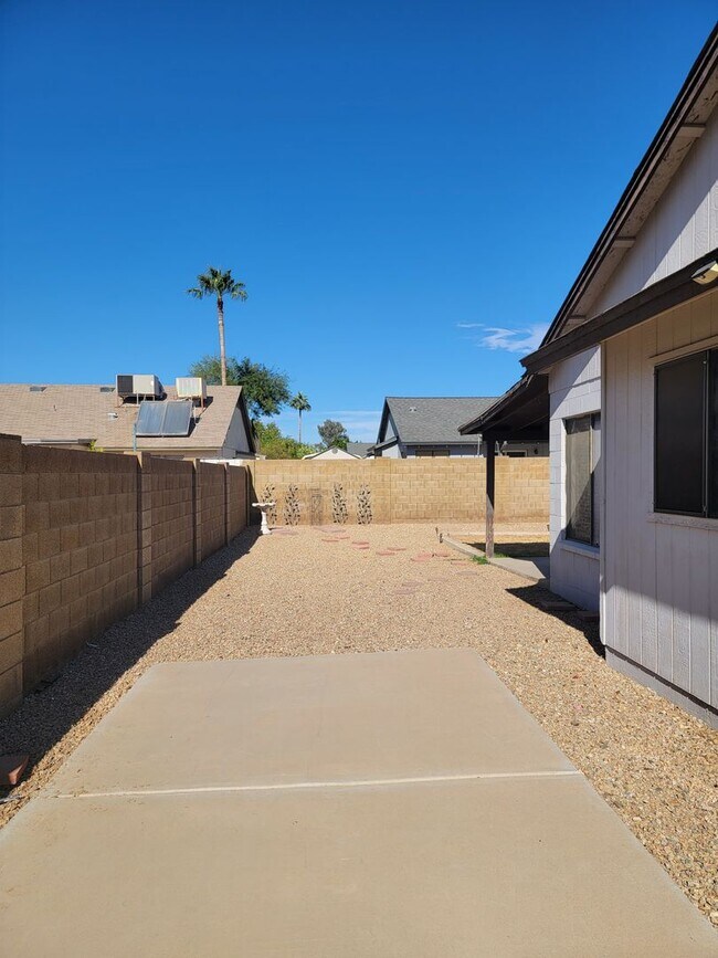 Building Photo - Nice 3 Bedroom Home, NO HOA, RV Gate and P...