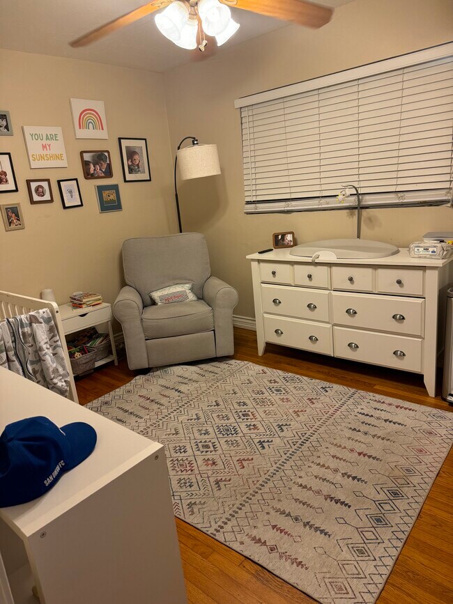 Foto del edificio - 4281 Conrad Ave