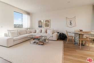 Building Photo - 3286 N Canary Way