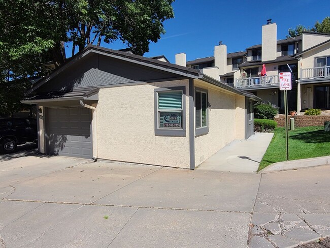 Building Photo - 4618 Excalibur Ct