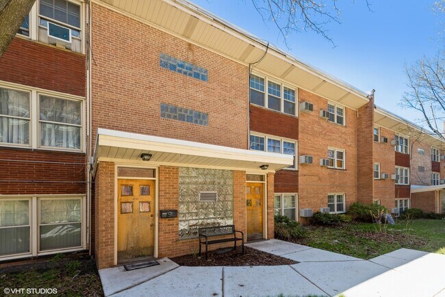 Building Photo - 7528 N Ridge Blvd