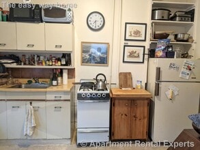 Building Photo - 2 Evergreen Square