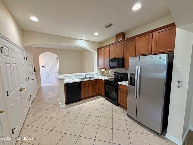 Foto del edificio - 6180 High Tide Blvd