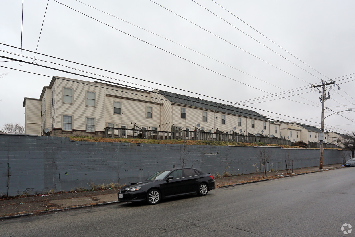 Building Photo - Genesis Square Townhouses