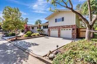 Building Photo - 6899 Hampton Dr