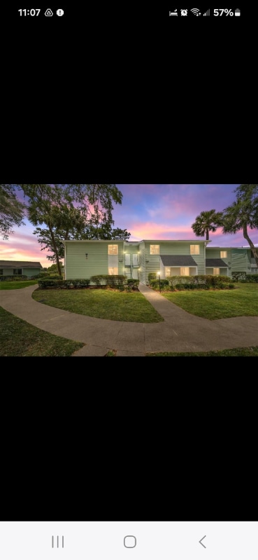 Foto del edificio - 557 Midway Dr