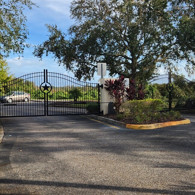 Bienvenido a Lone Star Ranch - 15623 Stable Run Dr