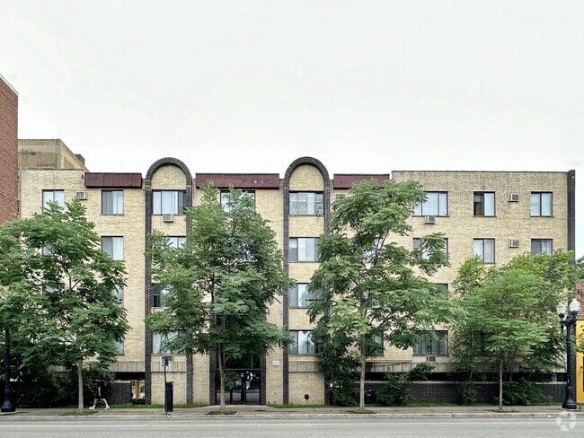 Building Photo - 1515 W Morse Ave