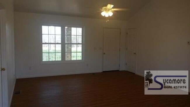 Foto del edificio - 2900 Mosley Ferry Rd