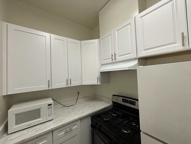 Building Photo - 1133 N Ardmore Ave