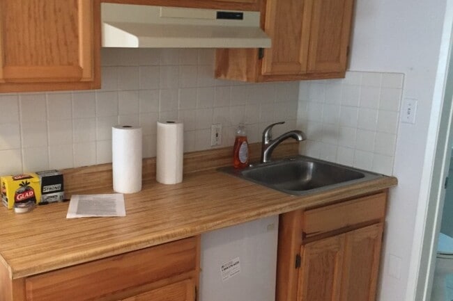 Kitchenette - 3770 Hughes Ave
