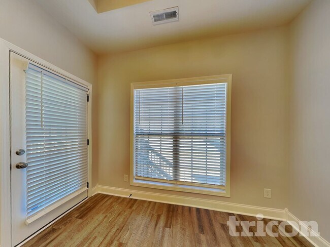 Foto del edificio - 364 Preakness Cir