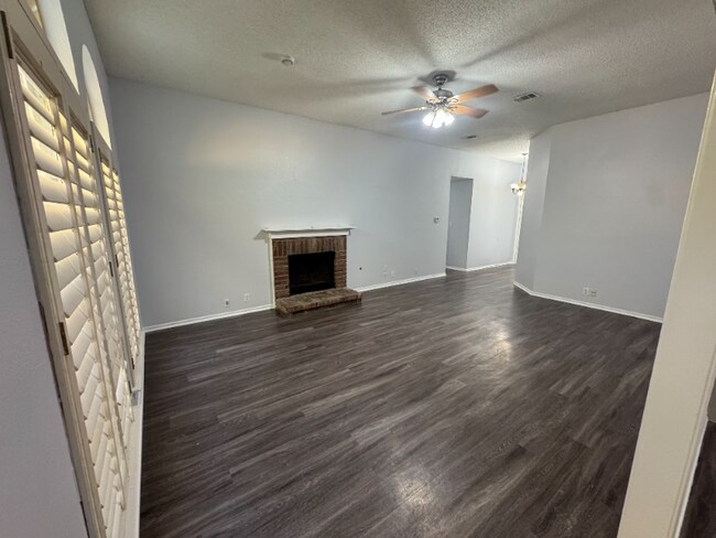 Building Photo - 7504 Bear Lake Dr