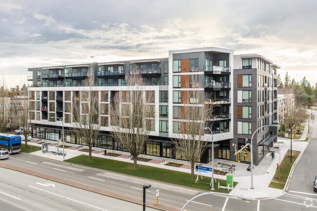 Building Photo - Alden