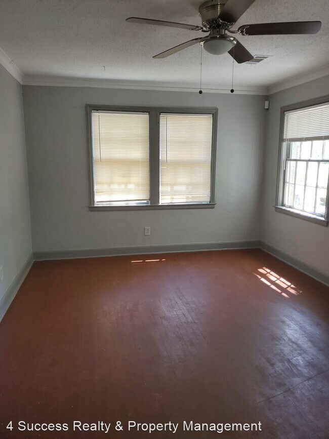 Building Photo - 2 br, 1 bath House - 512 S Parkway