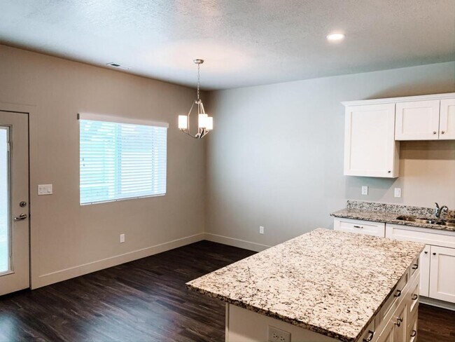 Building Photo - 302 E. 1500 N. (Unit #7)