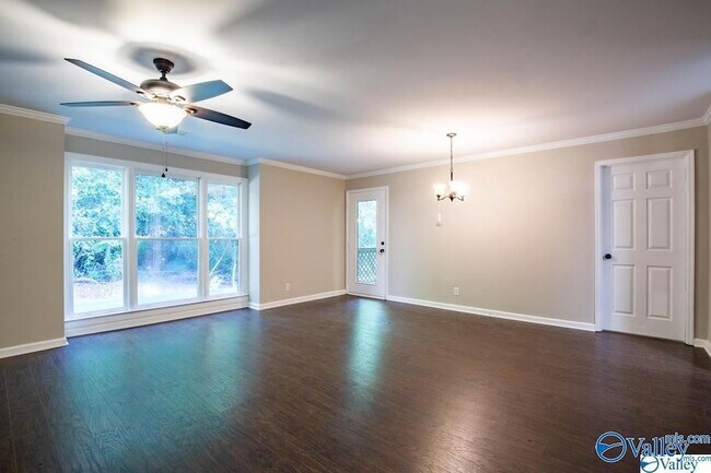 Foto del edificio - 4988-4987 7 Pine Cir