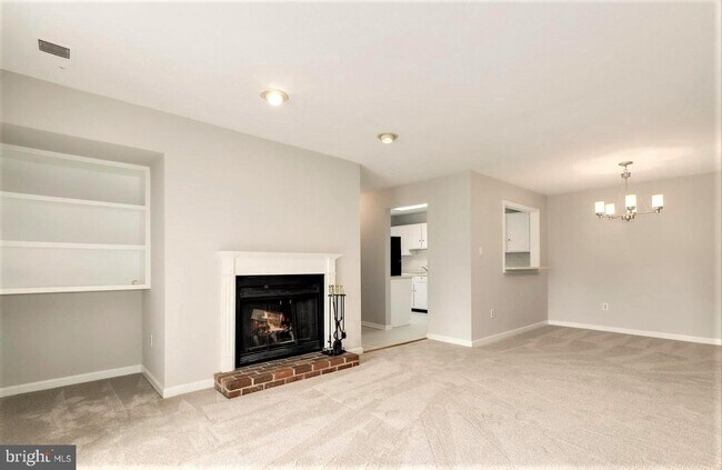 Building Photo - 10152 Oakton Terrace Rd