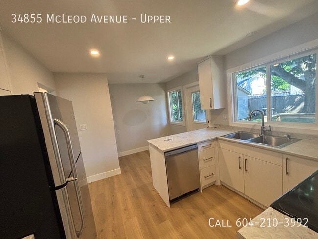 Building Photo - Upper Home in Desired East Abbotsford