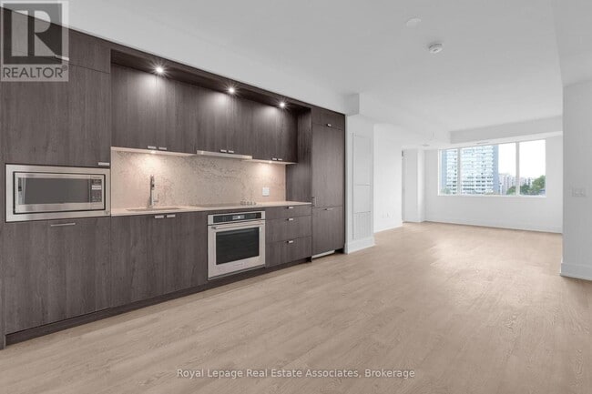 Building Photo - 259 The Kingsway