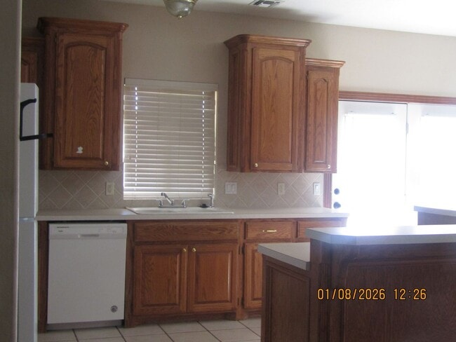 Building Photo - Spacious Eastside Home