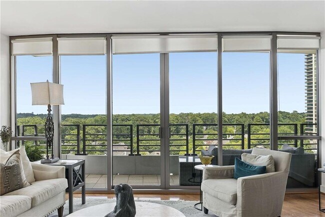 Foto del edificio - 700 Park Regency Pl NE
