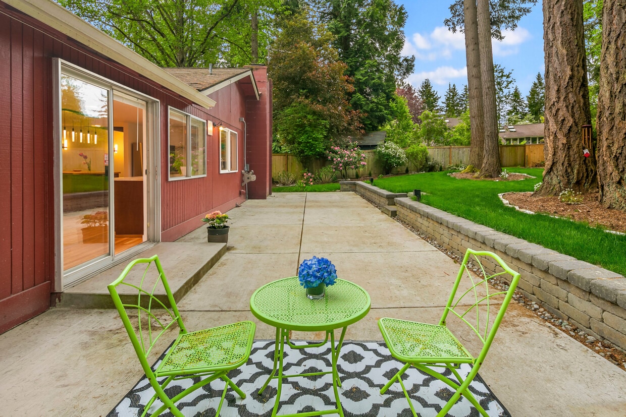 Photo - 13306 NE 72nd St (Redmond, WA)