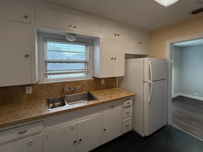 Building Photo - 2214 Piedmont Pl