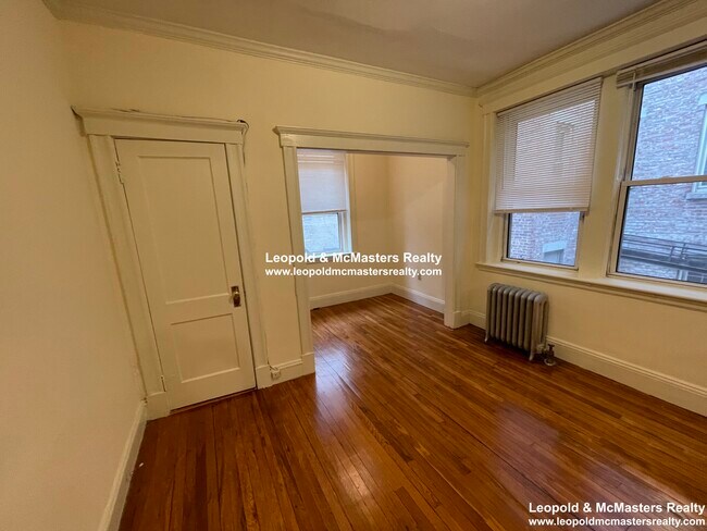Building Photo - 51 Park Dr