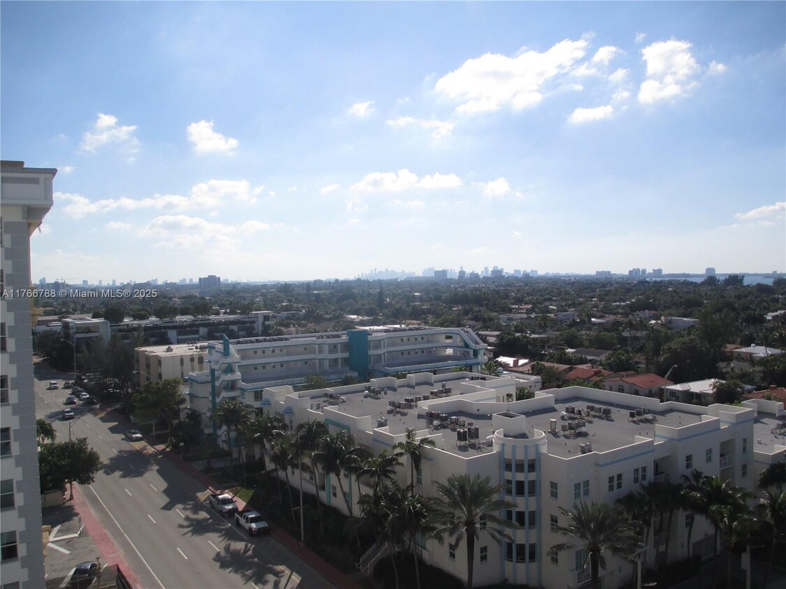 Primary Photo - 9201 Collins Ave