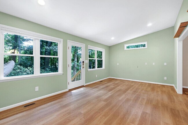 Foto del edificio - 1210 Neilson Ct