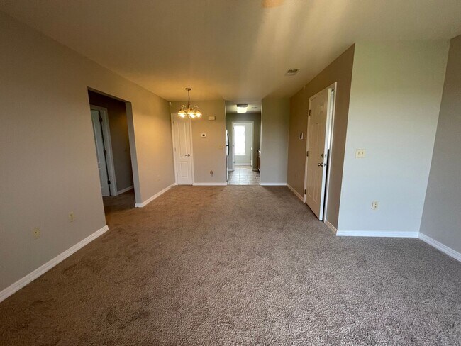 Foto del edificio - Spacious 3 Bedroom, 2 Bath Unfurnished Apartment with Stunning Views! Branson, MO - ask about the...