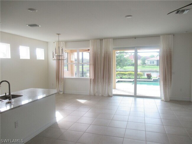 Foto del edificio - 4114 Dutchess Park Rd