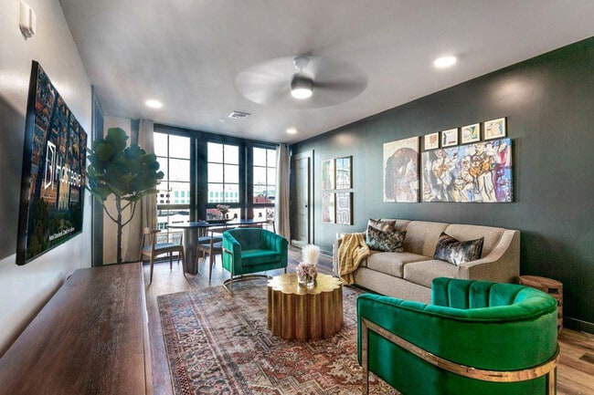 Foto del edificio - 611 Commerce St